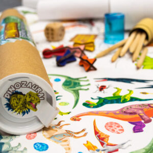 lavinamasis užduočių, spalvinimo ir žaidimų rinkinys dinozaurai vaikams nuo 5 metų su lipdukais, spalvinimo lapais, spalvotais pieštukais, žaidimų kauliuku ir figurėlėmis