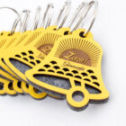 Graviruotas raktų pakabukas varpelis su logotipi