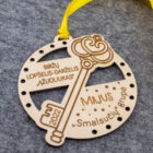 Medinis medalis Raktelis su vaiko vardu ir atlasine juostele