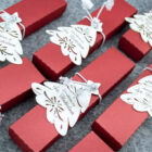 Plunksninis parkeris su vardu graviruotas geometriniais ornamentais dovanų dėžutėje Kalėdų proga