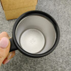 Graviruotas termosinis puodelis mokytojai su pienės pūkais ir vaikų vardais