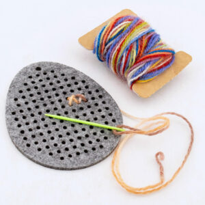 Edukacija "Siuvinėtas margutis" smulkiosios motorikos lavinimui