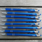 logotipu graviruotas reklaminis matinis mėlynas tušinukas su ekrano lietimui jautriu galiuku