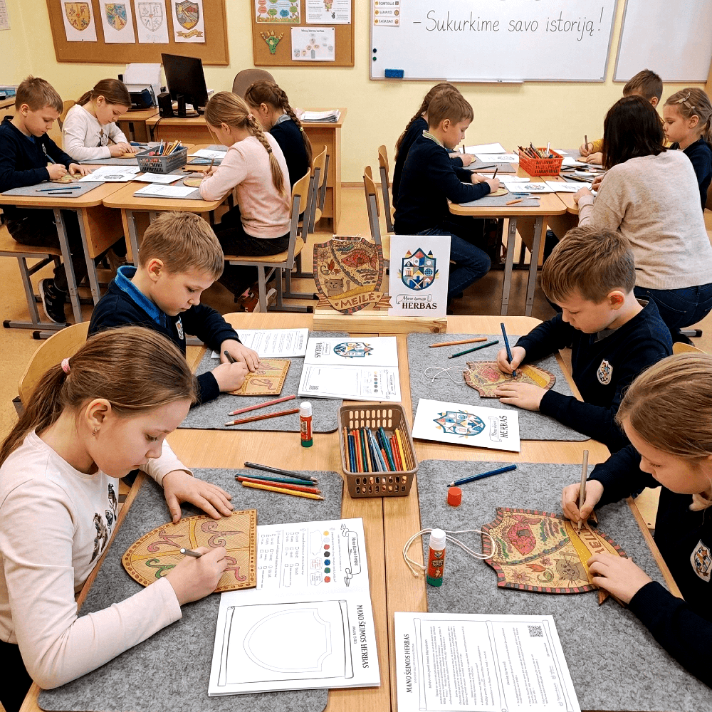 Edukacinis rinkinys sukurti savo šimos herbą grupinė edukacija klasėje